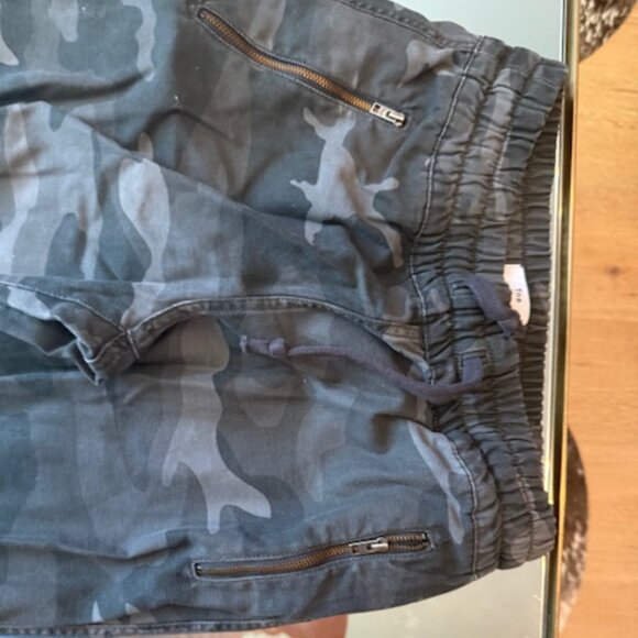Pre-loved TNA Alex Camo Jogger Pants in Black/Grey - Size XS - Picture 3 of 4